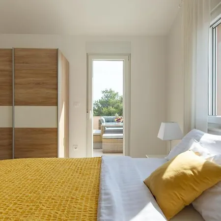 Apartmani Velic Vir Exterior photo