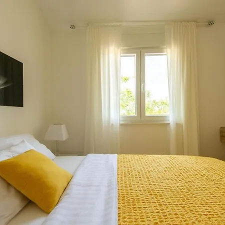 Apartmani Velic Vir Exterior photo