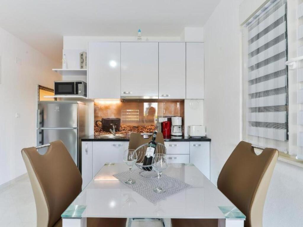 Apartment Velic *