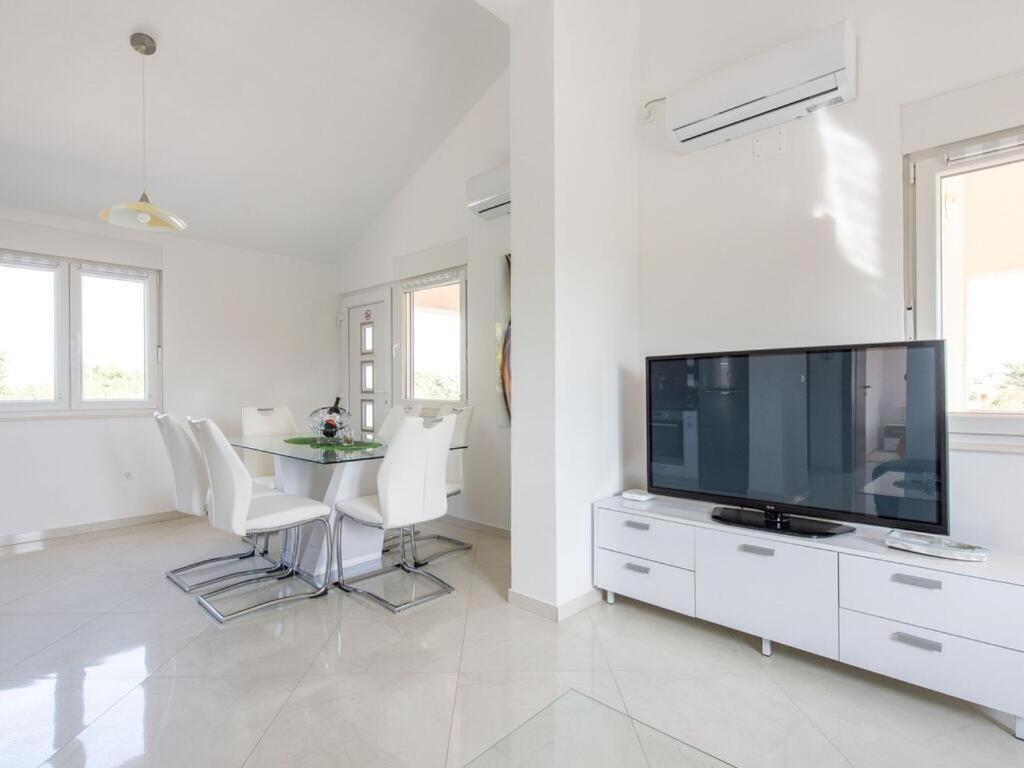 Apartment Velic *